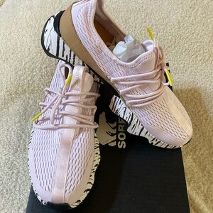 Sorel Kinetic Impact ll sneakers. SZ 9.5. New in box